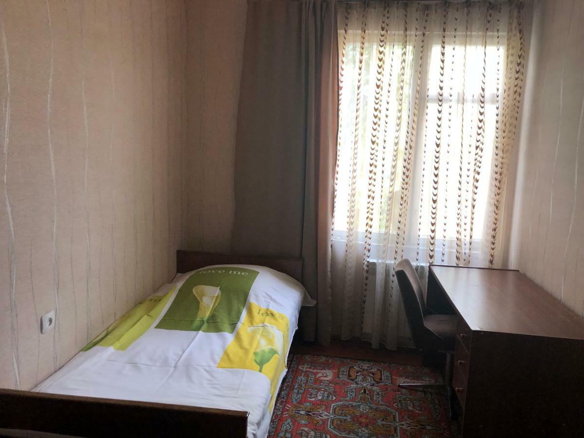 Second Room 耶烈万 外观 照片