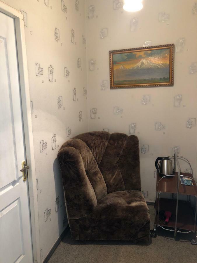 Second Room 耶烈万 外观 照片